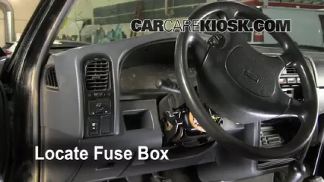 1995 Nissan Pickup XE 3.0L V6 Extended Cab Pickup Fusible (intérieur) Remplacement